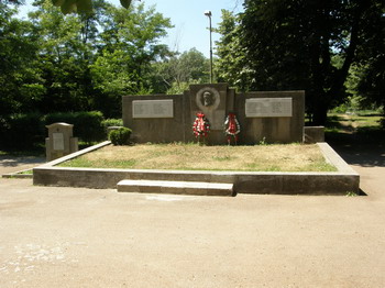 Паметна плоча - участие на перничани в Отечествената война /1944-1945 г./, гр. Перник